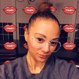 Meet your Posher, Casey